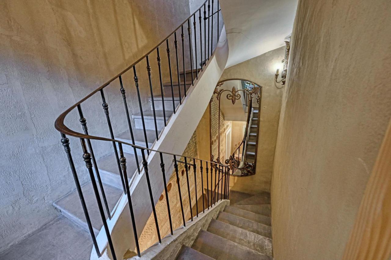 Au Coeur Des Papes, Dans Batisse De Charme Studios & Appartements En Coeur De Ville Avignon Eksteriør bilde