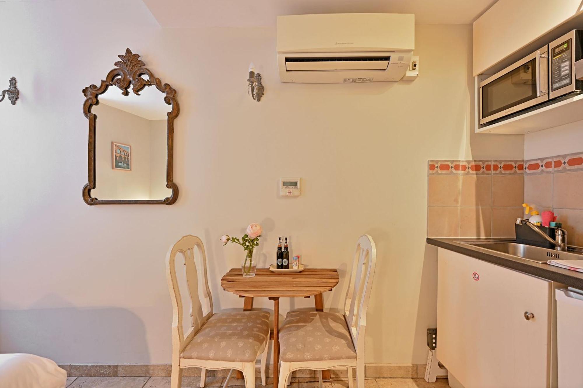 Au Coeur Des Papes, Dans Batisse De Charme Studios & Appartements En Coeur De Ville Avignon Eksteriør bilde